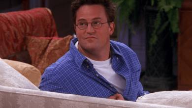 Végre rendezték Matthew Perry sírhelyét, egy Jóbarátok utalás is került az emléktáblára kép