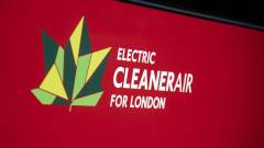 5 perc alatt tölthető elektromos busz-villamos hibrid áll üzembe Londonban kép
