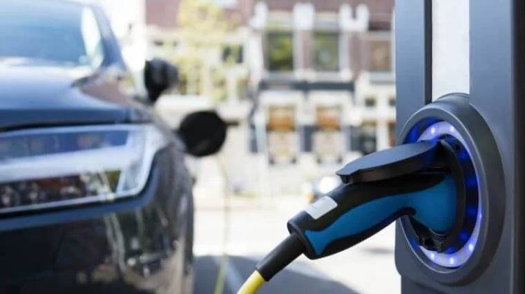 Egy perc alatt tölthető akkumulátor küldheti nyugdíjba a benzines autókat kép