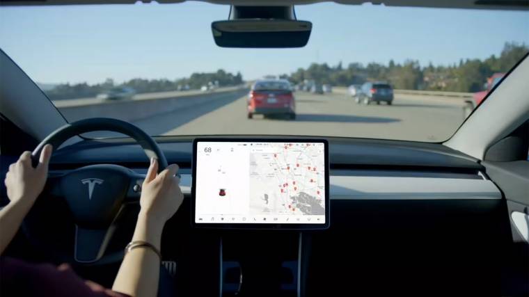 A Tesla vezetőtámogató rendszereit trükkös eszközökkel verik át a felelőtlen sofőrök (Fotó: Tesla)