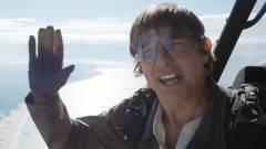 Egy átlagos színész csak köszönetet mondana a kamerába, de Tom Cruise kiugrik nekünk egy repülőből kép
