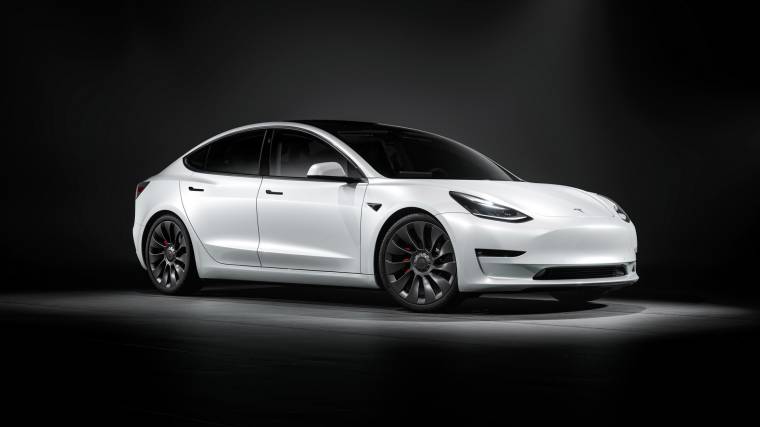 A Tesla Model 3 pár éve még nagyon rossz értékelést kapott, azóta viszont állandó helye van az élmezőnyben (Fotó: Tesla)