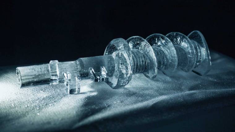 Suspension carved out of ice in Polestar's special showroom (Photo: Polestar)