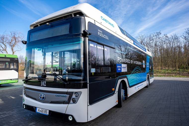 The bus can travel 400 kilometers with one tank of hydrogen