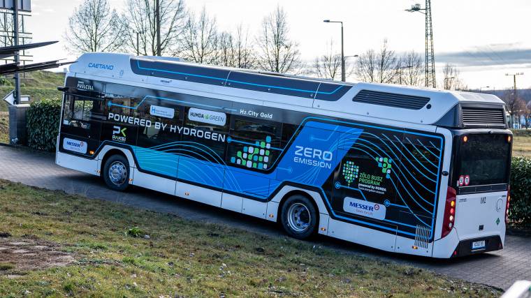 The citizens of Paks can use the hydrogen-powered bus for free during the trial run
