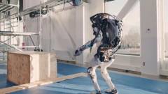 Félelmetesen ügyesen ugrál és dobál a Boston Dynamics humanoid robotja kép