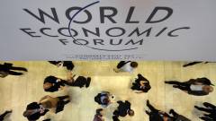 Világgazdasági Fórum: Világméretű recesszióra figyelmeztetnek a vezető közgazdászok kép