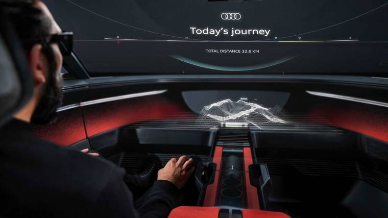 A sofőr és az utasok pedig kevert valóságban láthatják az úttal kapcsolatos információkat (Fotó: Audi)
