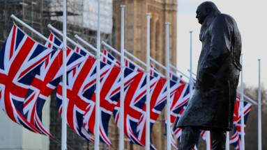 Digitális személyazonosítóval lépne fel a csalások ellen a brit kormány kép