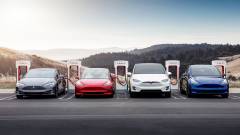 Upsz: balesetveszély miatt minden „önvezető” autóját visszahívja a Tesla kép