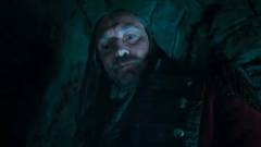 Az új Pán Péter film trailerében Jude Law hajkurássza Hook kapitányként a gyerekeket kép