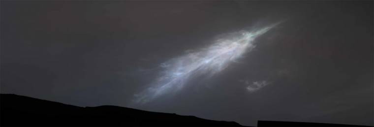 A szivárványos felhő a légkör összetételéről is árulkodik (Fotó: NASA)