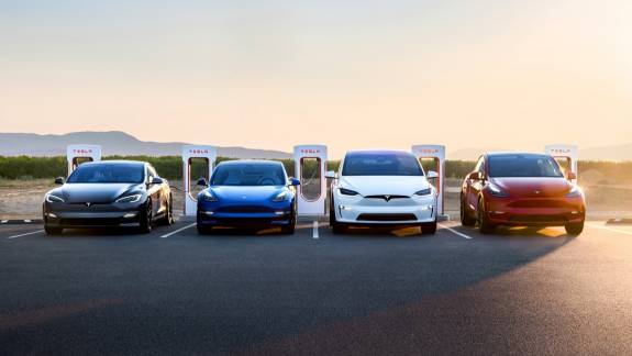 Látványos új színnel bővítette a kínálatát a Tesla kép