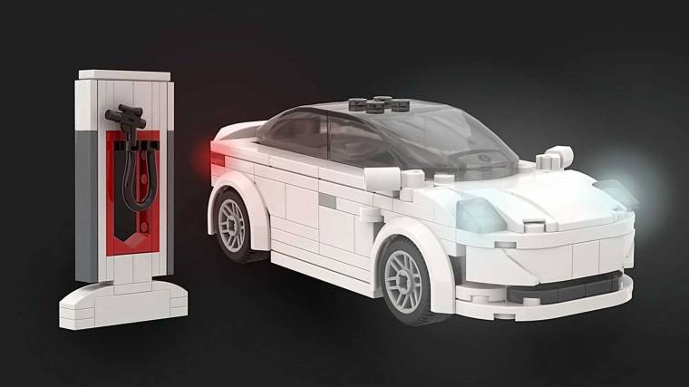 Tesla Model 3 a töltőoszlop mellett - a töltőfej feltehetőleg egy LEGO-lézerpisztoly volt korábban (Fotó: LEGO Ideas)