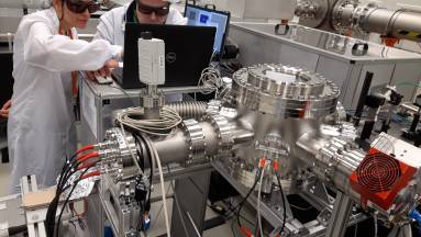 Új nanooptikai áramköröket és részecskegyorsítási módszereket fejlesztettek a Wigner FK és az ELI kutatói kép