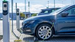 Újabb szabályozások könnyítik az elektromos járművek töltését az Unióban kép