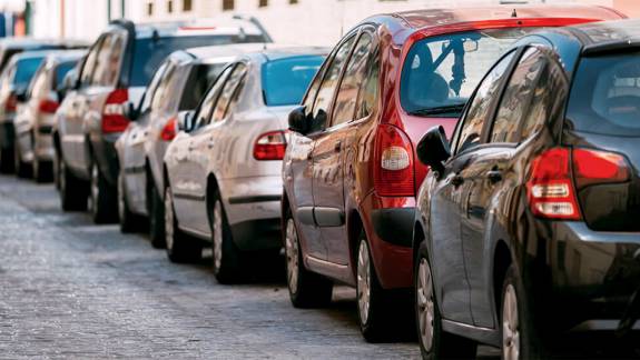 Júliustól eltűnnek a budapesti parkolóautomaták és drágul a parkolás kép