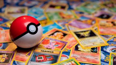 Épp egy 67 lapos Pokémon kártya gyűjteményt árulnak az eBayen 3 milliárd forintért kép
