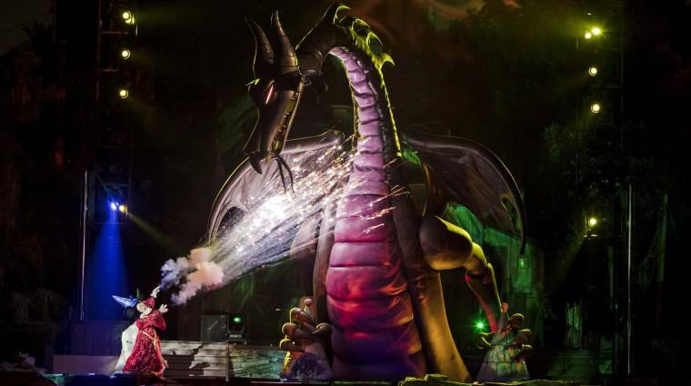 Rosszul sült el a Disneyland egyik show-ja, lángba borult egy hatalmas sárkány bevezetőkép