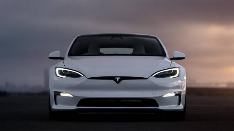 A Tesla Model S Plaid gyorsulása hajmeresztő - most azonban mégsem bizonyult elegendőnek (Fotó: Tesla)