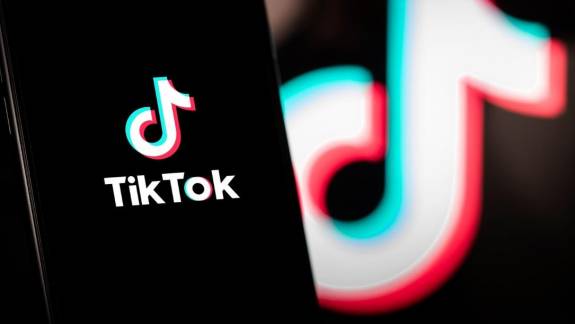 Gyerekeik számlájára mentették a milliós TikTok-bevételeket a népszerű magyar tartalomgyártók kép