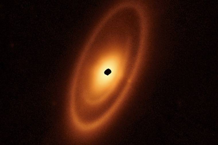 A JWST felvételén jól látszanak a törmelékgyűrűk (Fotó: NASA)