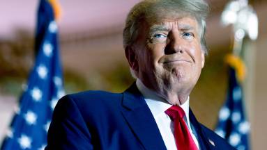 Trump újabb kereskedelmi háborút helyez kilátásba a technológiai adókért cserébe kép