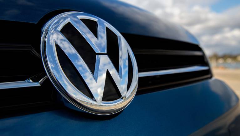 Ötvenezer munkahelyet szüntet meg világszerte a Volkswagen fókuszban