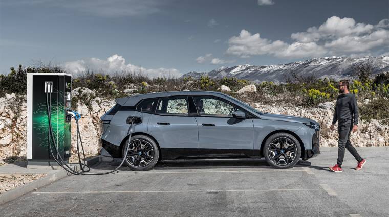 A BMW vezére szerint hatalmas hibát követett el az EU kép
