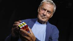 Szenzációs világrekord született, senki sem rakja ki olyan gyorsan a Rubik-kockát, mint ez a srác kép