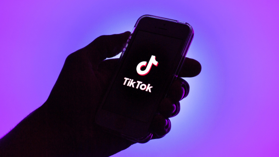 Veszélyes trendet tiltott le a TikTok kép