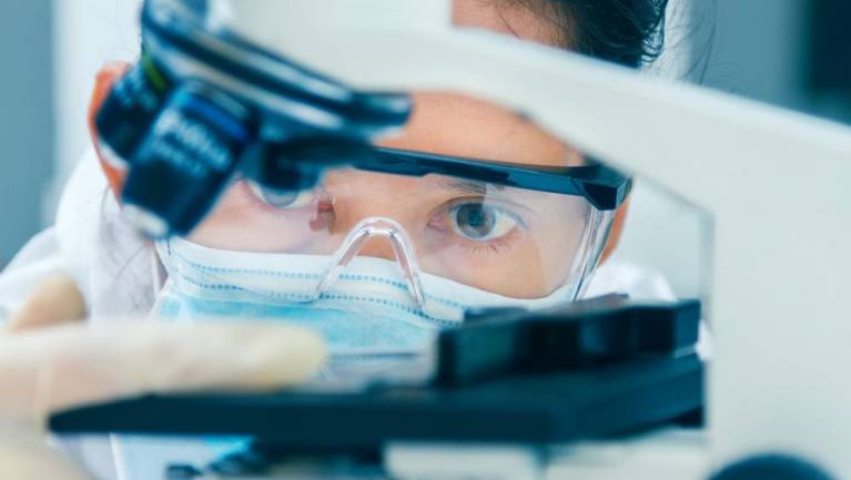 Cink-levegő akkumulátorok fejlesztésén dolgoznak a Debreceni Egyetem kutatói kép