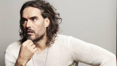 Vádat emeltek Russell Brand ellen nemi erőszak és szexuális zaklatás miatt