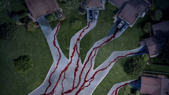 John Carpenter visszatért rémisztgetni, íme a Suburban Screams trailere kép