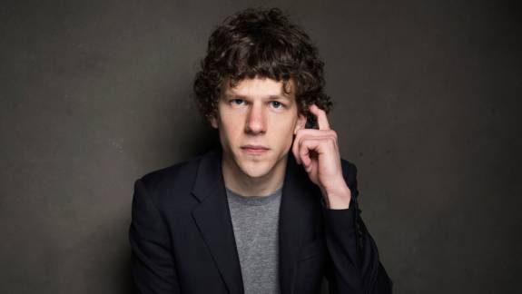 Jesse Eisenberg egy vadidegennek adományozza az egyik veséjét kép