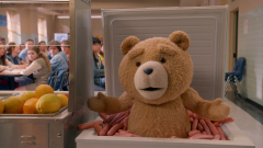 A kanos játékmackó barátsága inkább átok, mint áldás a Ted sorozat új trailerében kép