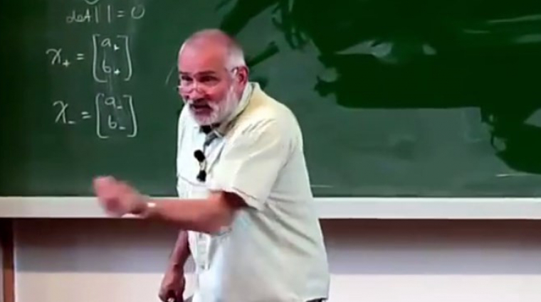 Elhunyt Orosz László, a BME Fizikai Intézetének legendás oktatója, akinek videói is híresek lettek kép