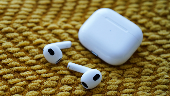 Kamerákkal érkezhet idén egy új Airpods Pro kép
