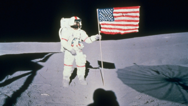 Ott tartunk, hogy a NASA-nak nyilvánosan kell bizonygatnia egy valóságshow-sztárnak, hogy eljutottunk a Holdra kép