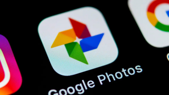 A Google Fotók összegyűjti a ruháidat és virtuális próbafülkét épít belőlük kép