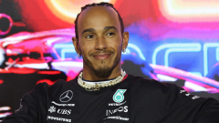 Lewis Hamiltonnak most a Ferrari örül, de te is összefuthatsz vele valamelyik játékban kép
