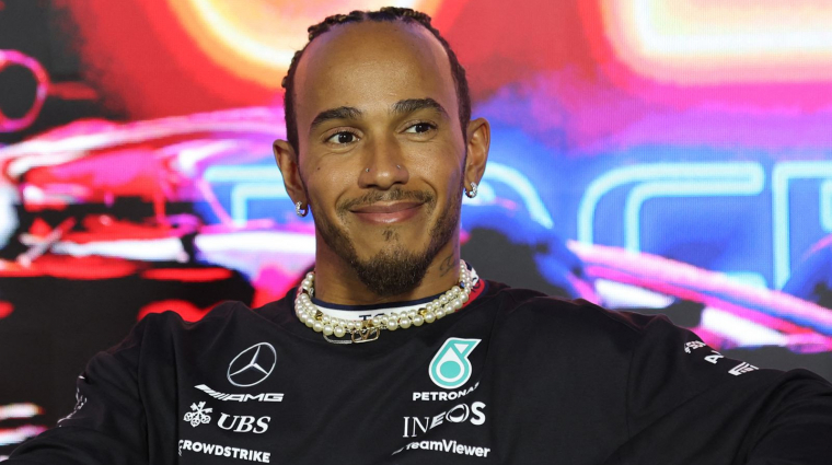 Lewis Hamiltonnak most a Ferrari örül, de te is összefuthatsz vele valamelyik játékban bevezetőkép