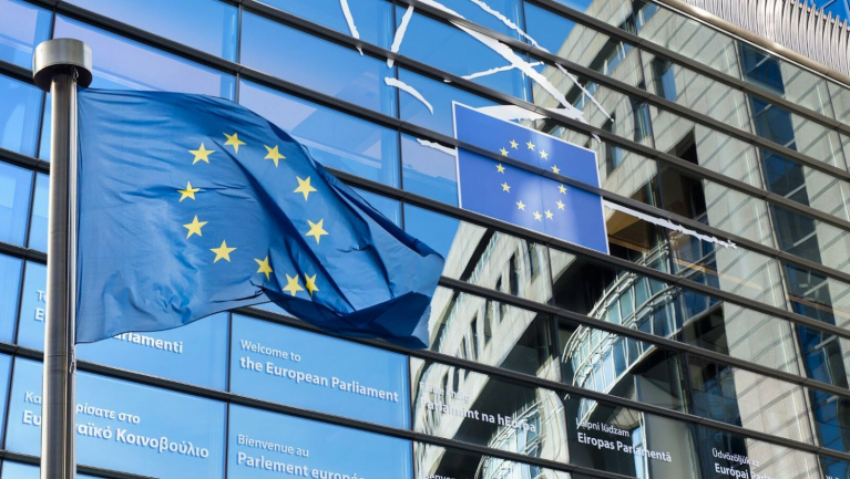 Nem adóztatja meg az EU a régi e-maileket, ez csak egy áprilisi tréfa fókuszban