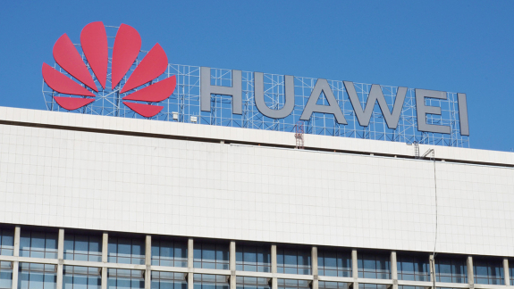 Hamarosan bemutatja első hajlítható kijelzős laptopját a Huawei kép