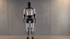 Videón látható, milyen sokat fejlődött Elon Musk humanoid robotja kép