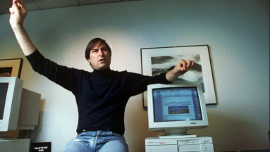 Közel 70 millió forintért vették meg Steve Jobs dedikált névjegykártyáját kép
