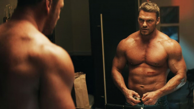 Alan Ritchson különleges diétától és edzéstől lesz emberhegy a Reacherben - a kollégája beleivott a „Reacher-trutyiba”, de azonnal kapitulált kép