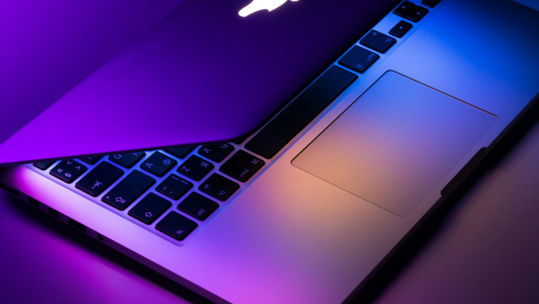 A memóriaválság miatt nem tud az Apple elegendő MacBook Airt gyártani fókuszban