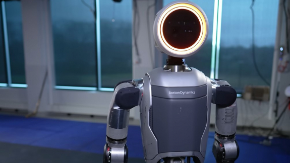 Minden korábbinál ügyesebb és ijesztőbb a Boston Dynamics új humanoid robotja kép