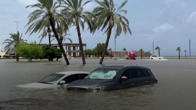 Simán száguldanak a dubaji esővízben az elektromos luxusautók kép